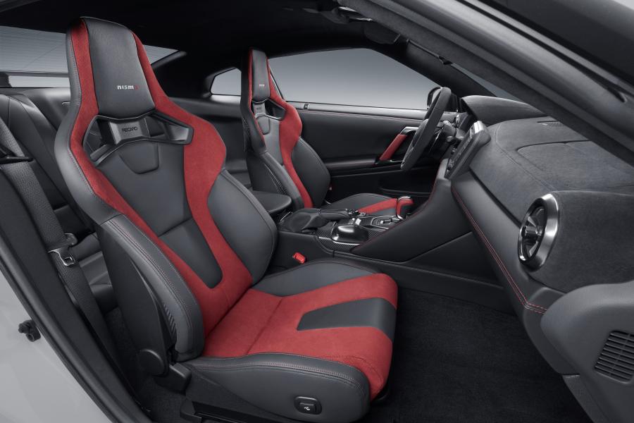 Интерьер Nissan GT-R Nismo (R35) 2019 года  (WW) (фото 19 из 81)